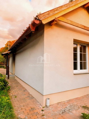 Eladó családi ház, Balatonfűzfőn 59.9 M Ft, 2 szobás
