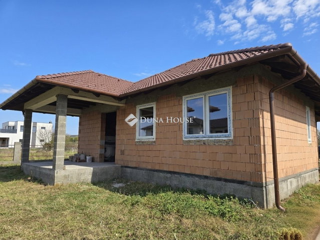 Eladó családi ház, Vácon 192 M Ft, 5 szobás