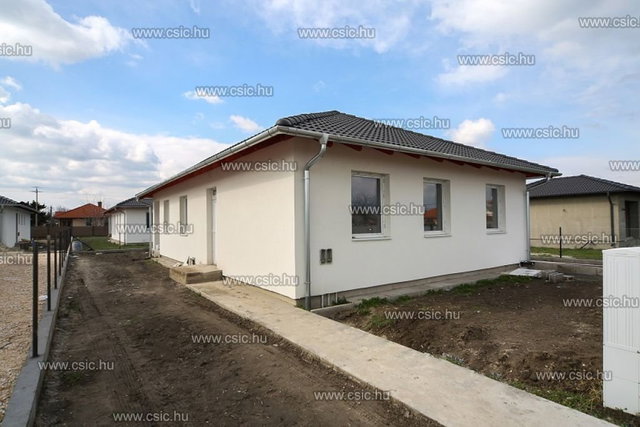 Eladó családi ház, Kiskunlacházán 84.15 M Ft, 5 szobás
