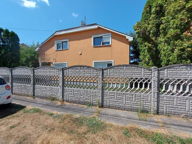 Eladó családi ház, Gödön 89.9 M Ft, 7 szobás