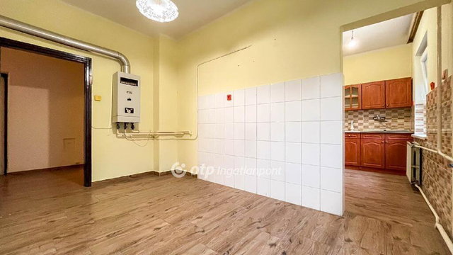 Eladó családi ház, Győrött 55 M Ft, 4 szobás
