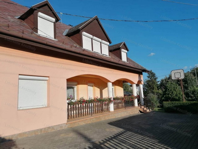Eladó hotel, Keszthelyen 146 M Ft, 5 szobás / költözzbe.hu