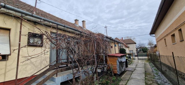 Eladó családi ház, Siófokon, Báthory Fejedelem utcában 54 M Ft