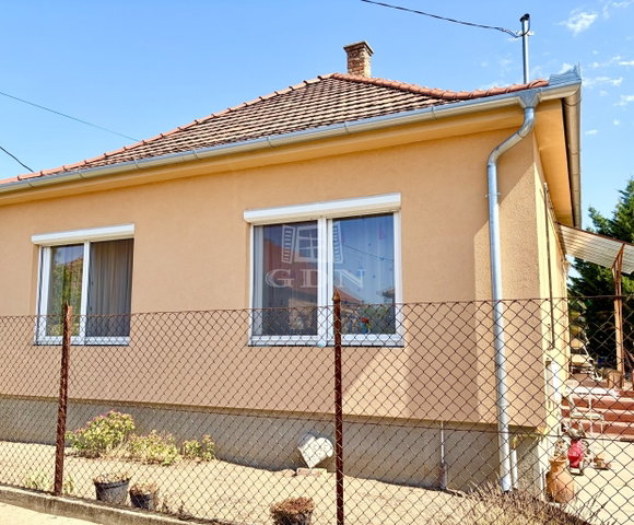 Eladó családi ház, Fóton 94.9 M Ft, 3 szobás
