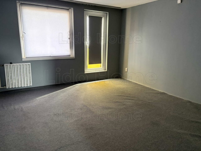 Eladó panellakás, Várpalotán 37 M Ft, 2 szobás