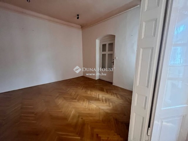 Eladó téglalakás, Pécsett 89 M Ft, 5 szobás
