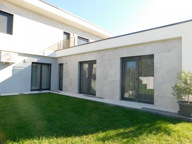 Eladó családi ház, Hévízen 245 M Ft, 5 szobás