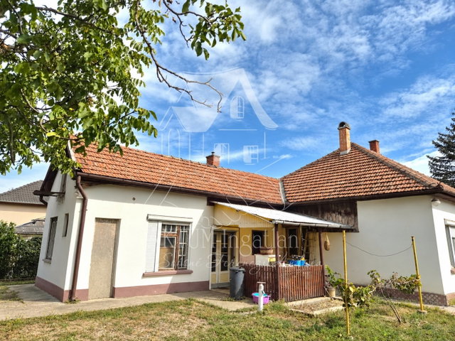 Eladó családi ház, Szolnokon 37.9 M Ft, 5 szobás