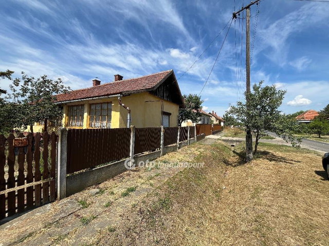 Eladó családi ház, Komádiban 4.99 M Ft, 4 szobás