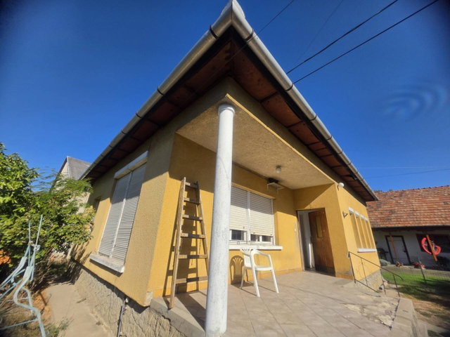 Eladó családi ház, Szigetszentmiklóson 80 M Ft, 3 szobás