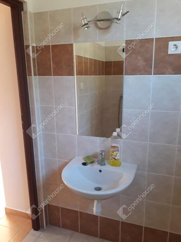 Kiadó üzlethelyiség, Debrecenben 200 E Ft / hó