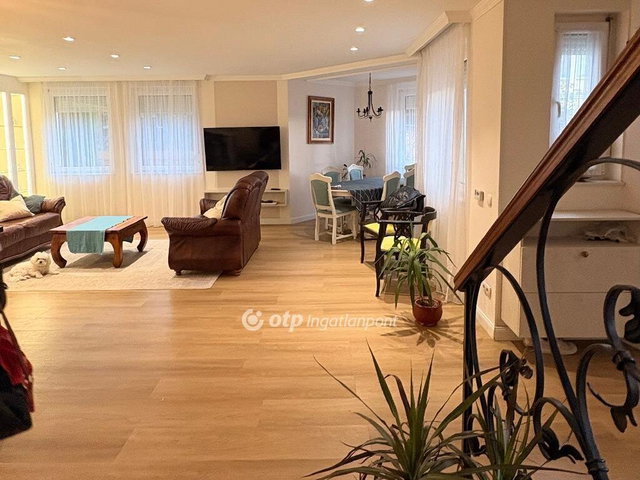 Eladó téglalakás, Debrecenben 136 M Ft, 4 szobás