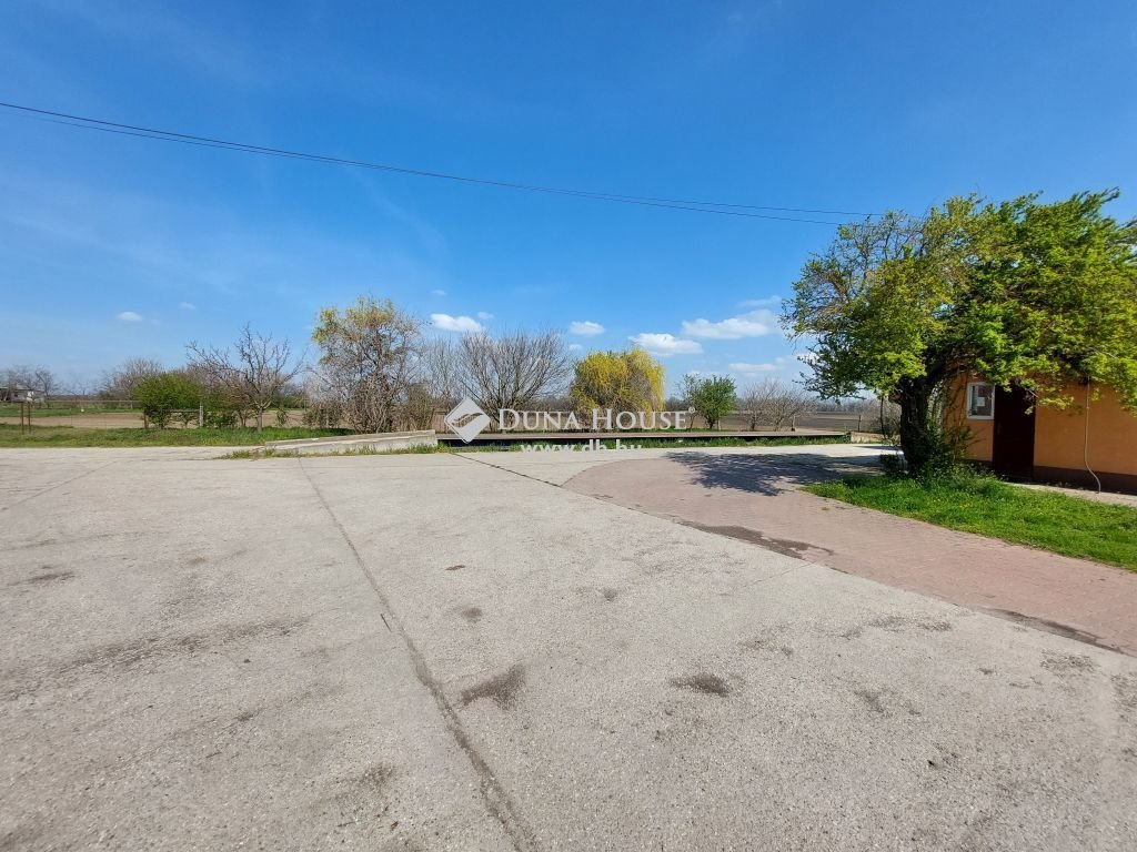 6760m² · 480.000.000 ft