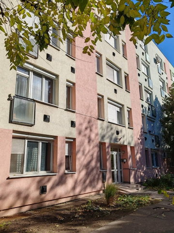 Eladó téglalakás, Szolnokon 23.9 M Ft, 1+1 szobás
