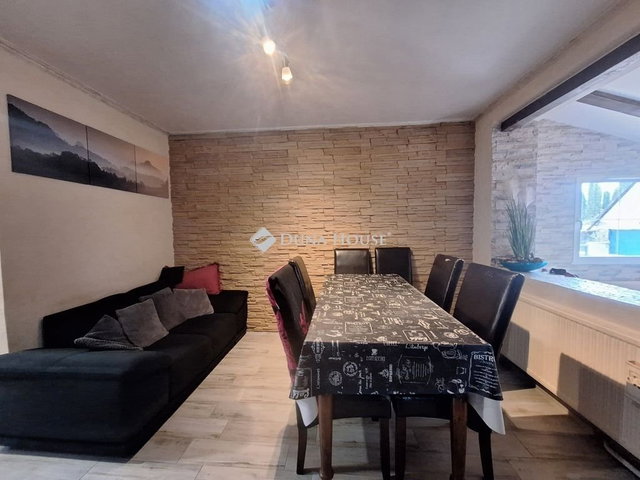 Eladó családi ház, Siklóson 119 M Ft, 8 szobás