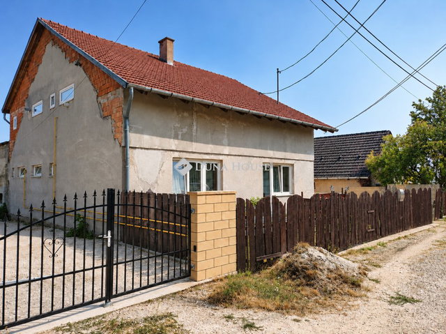 Eladó ikerház, Bicskén 50.5 M Ft, 3 szobás