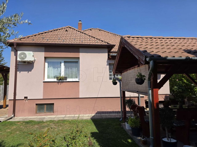 Eladó családi ház, Mosonmagyaróváron 104.99 M Ft, 3 szobás