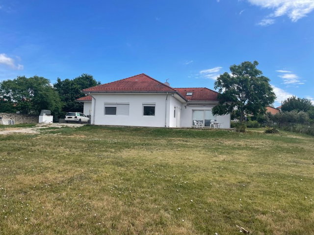 Eladó családi ház, Veszprémben 129 M Ft, 5 szobás