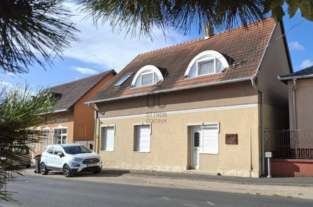 Eladó családi ház, Balatonkenesén, Fő utcában 125 M Ft