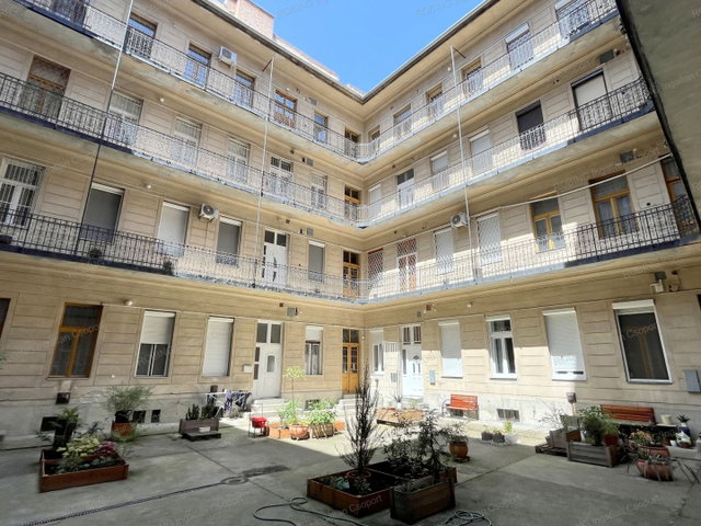 Eladó téglalakás, Budapesten, XIII. kerületben, Gogol utcában