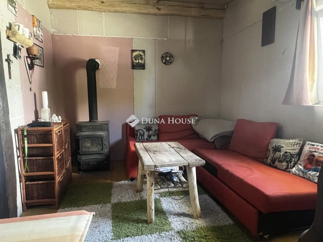 Eladó családi ház, Kincsesbányán 19.5 M Ft, 1 szobás