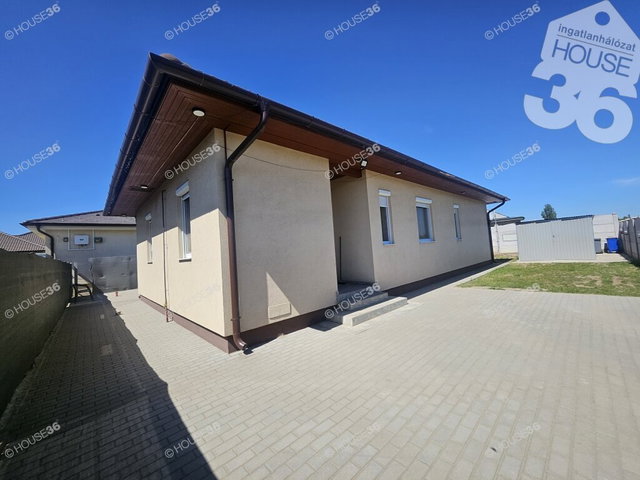 Eladó családi ház, Kecskeméten 99.9 M Ft, 5 szobás