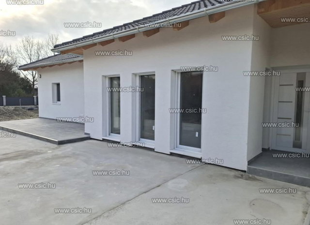 Eladó családi ház, Iváncsán 84.9 M Ft, 4 szobás
