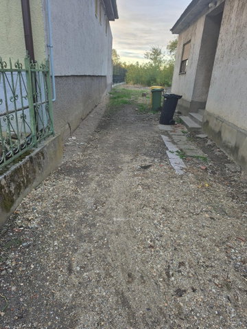 Eladó családi ház, Perén 10.5 M Ft, 2+1 szobás