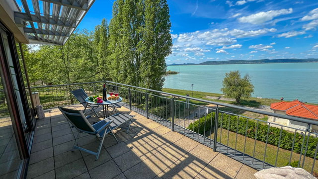 Eladó téglalakás, Balatonlelleén 272 M Ft, 2+1 szobás