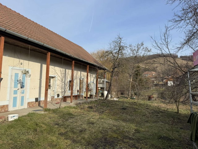 Eladó családi ház, Nagylócon 11 M Ft, 5 szobás