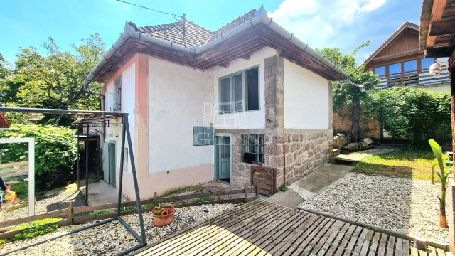 Eladó családi ház, Nagybörzsönyön 34.9 M Ft, 2 szobás