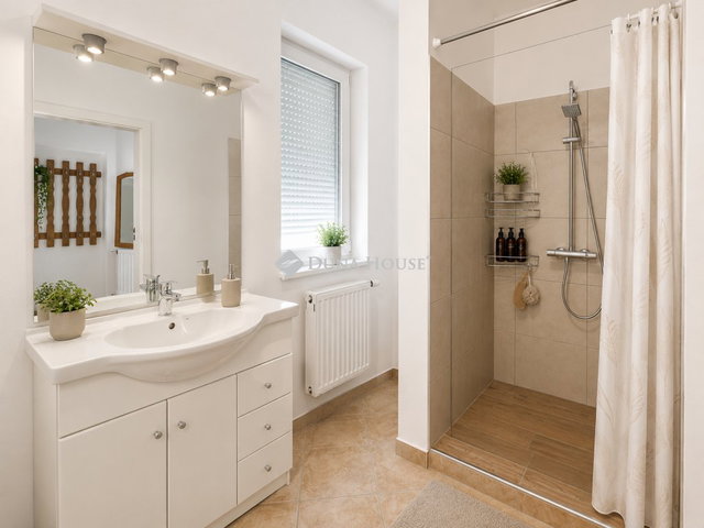 Eladó családi ház, Szentendrén 189.99 M Ft, 8 szobás