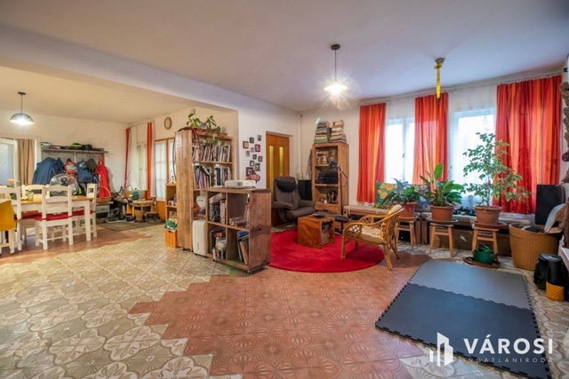 Eladó családi ház, Velencén 139 M Ft, 6+6 szobás