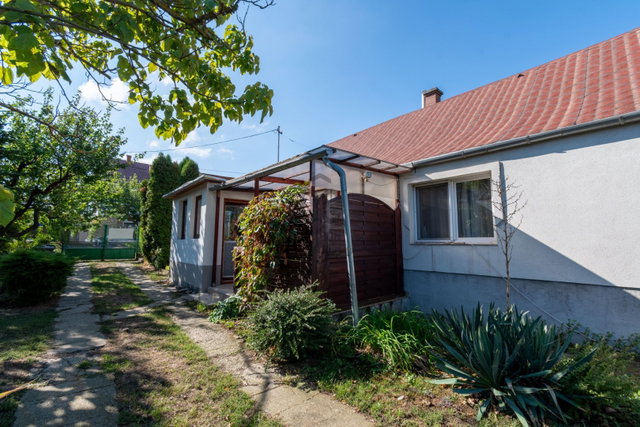 Eladó családi ház, Magyaralmáson 44 M Ft, 3 szobás