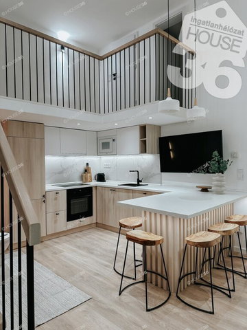 Eladó téglalakás, Budapesten, VI. kerületben 89.9 M Ft, 4 szobás