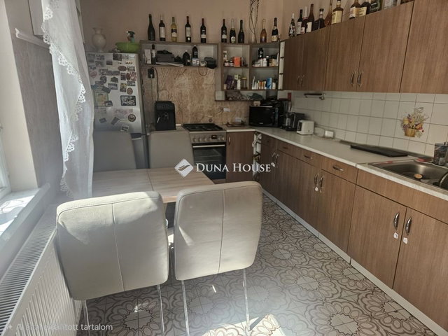 Eladó családi ház, Simontornyán 43 M Ft, 6 szobás