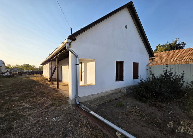 Eladó családi ház, Bujon 10.5 M Ft, 2 szobás