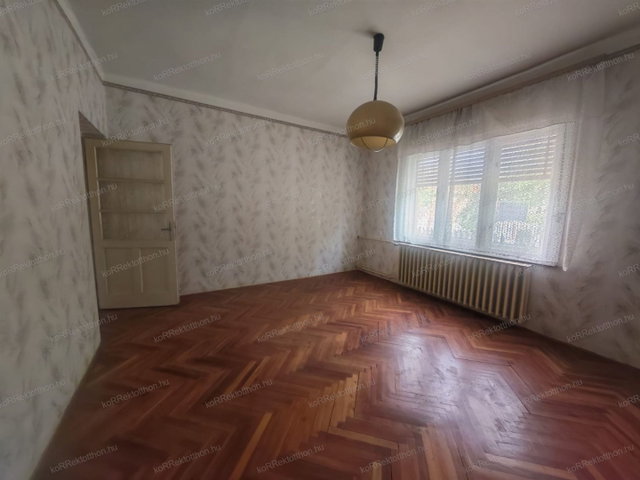Eladó családi ház, Jászberényben 46.99 M Ft, 2+1 szobás