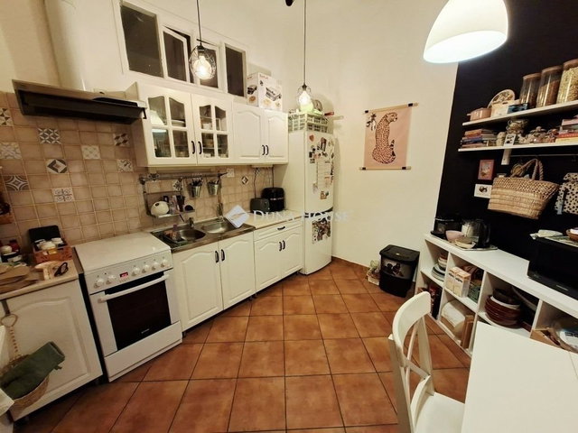 Eladó téglalakás, Budapesten, VI. kerületben 65 M Ft, 1 szobás