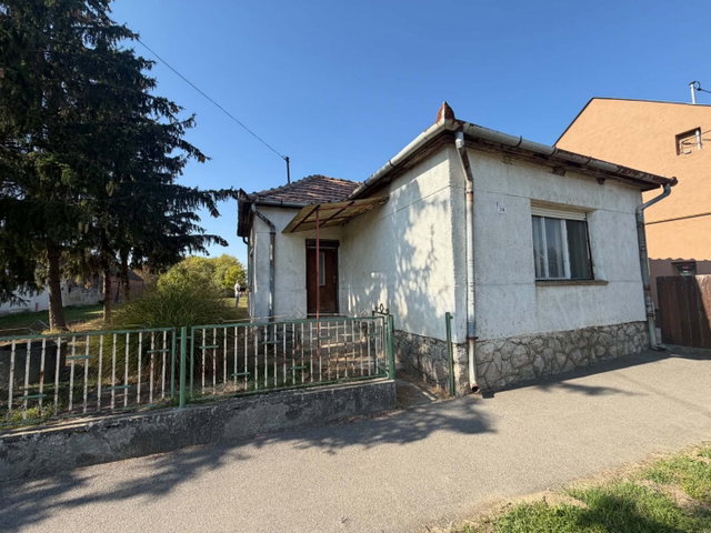Eladó családi ház, Rózsafán 11.5 M Ft, 2 szobás