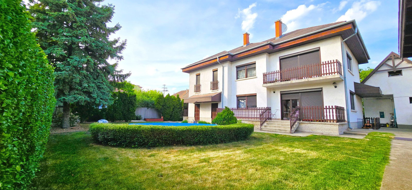 6 bed · 298m² · 265.000.000 ft