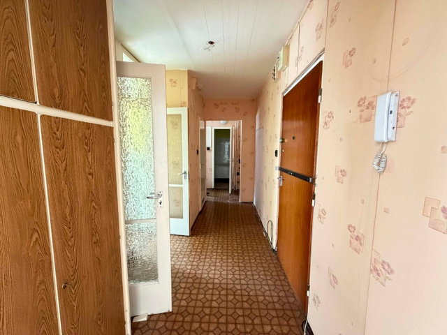 Eladó téglalakás, Komlón, Alkotmány utcában 29.9 M Ft