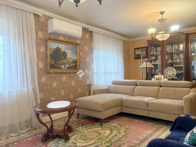 Eladó családi ház, Nyíregyházán 90 M Ft, 4 szobás