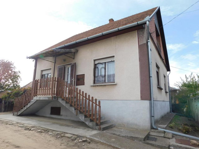 Eladó családi ház, Tápiószentmártonon 49.9 M Ft, 3 szobás