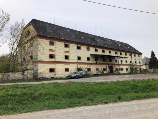 Eladó ipari ingatlan, Bakonyszombathelyen 30 M Ft
