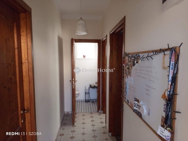 Eladó családi ház, Vecsésen 165 M Ft, 11 szobás