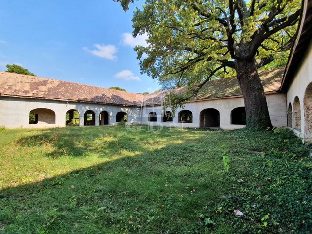 Eladó családi ház, Lepsényben 291.856 M Ft, 10 szobás