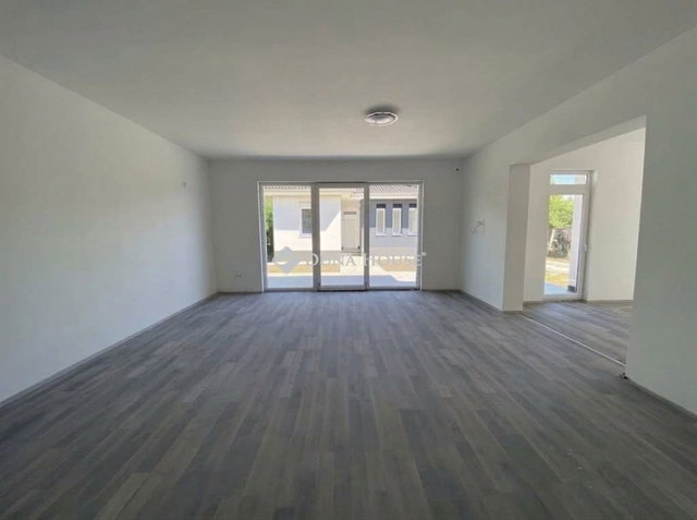 Eladó családi ház, Balatonszabadiban 84.9 M Ft, 4 szobás