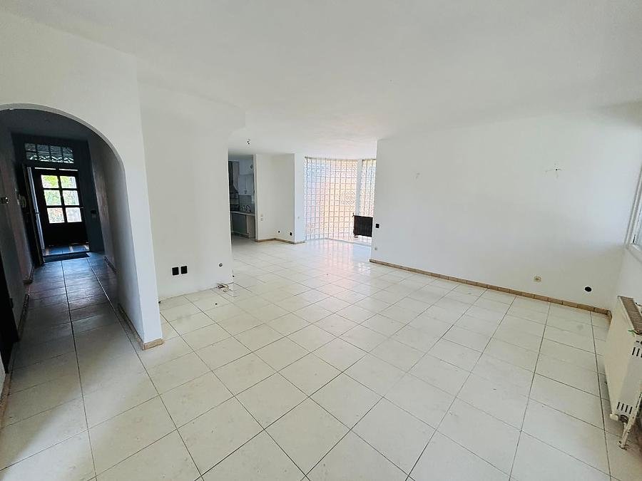7 bed · 157m² · 109.000.000 ft