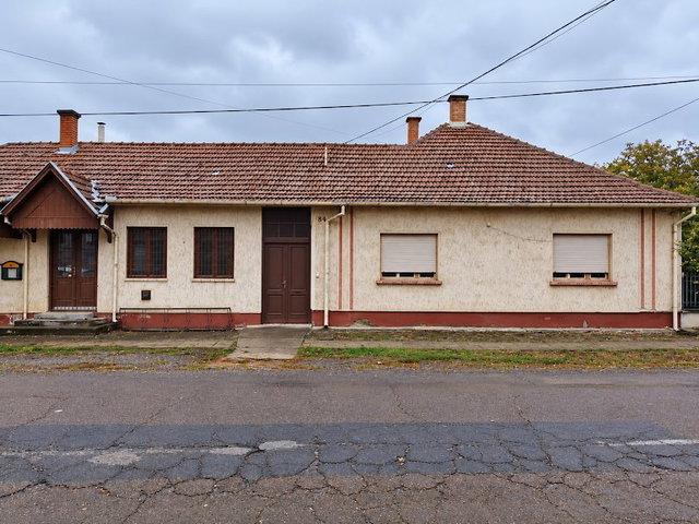 Eladó családi ház, Békésen, Petőfi Sándor utcában 28.5 M Ft